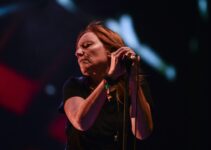 Beth Gibbons offre "Reaching Out" avec tendresse.
