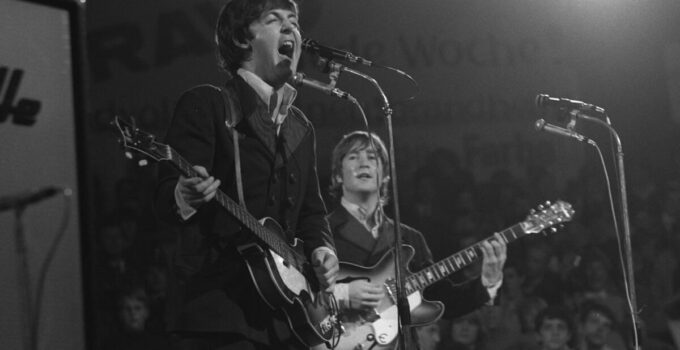 Guitare des Beatles perdue depuis 50 ans en vente aux