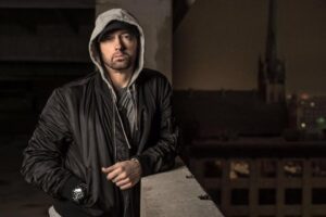 Eminem tue Slim Shady pour promouvoir son disque.