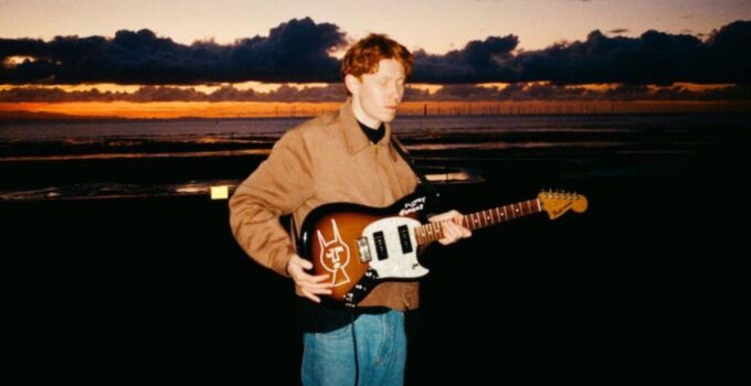 King Krule partage surprise "SHHHHHHH!"