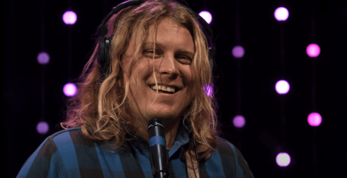 Ty Segall déclare sa flamme à la batterie avec "The