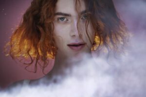 Album posthume de Sophie, reine hyperpop : publication nécessaire ?