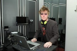 Andy Rourke, bassiste des Smiths, honoré à Manchester