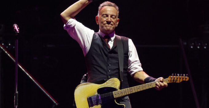 Bruce Springsteen soutient Kamala Harris, Trump mécontent