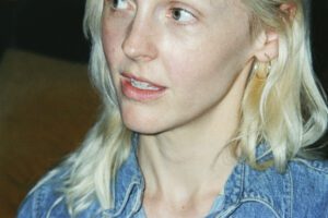 Exploration de l'arbre généalogique par Laura Marling: un bel album