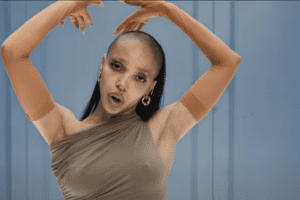 FKA Twigs brûle les ondes avec "Perfect Stranger"