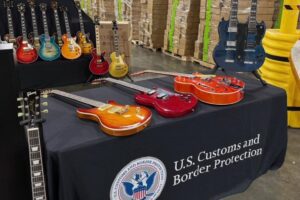 Douanes US saisissent $18M de fausses guitares Gibson