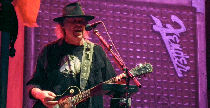 Neil Young cancels Ukraine concert